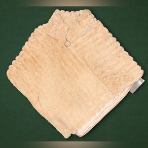 Firenze by La Fiorentina Faux Fur Ribbed Shawl Wrap Cream Beige Zip Front